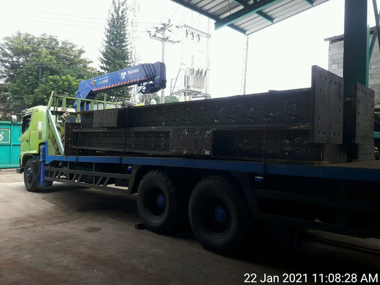 Galeri Proses Loading Pengiriman ke Warehouse New Cake Powder Silo - Rangka Jembatan - Wasaka Tomo Engineering